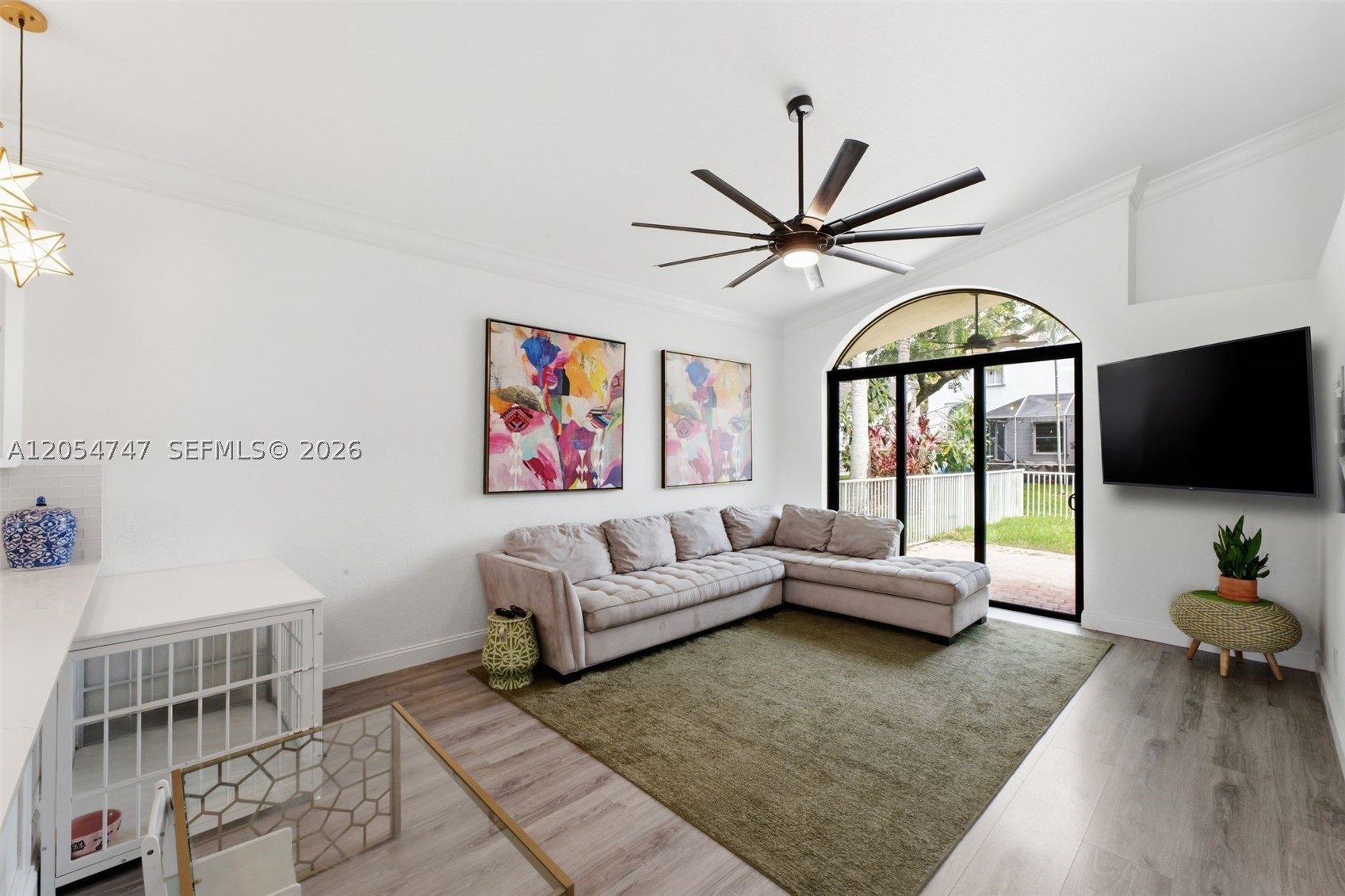 HOLLYWOOD LAKES COUNTRY C - Residential
