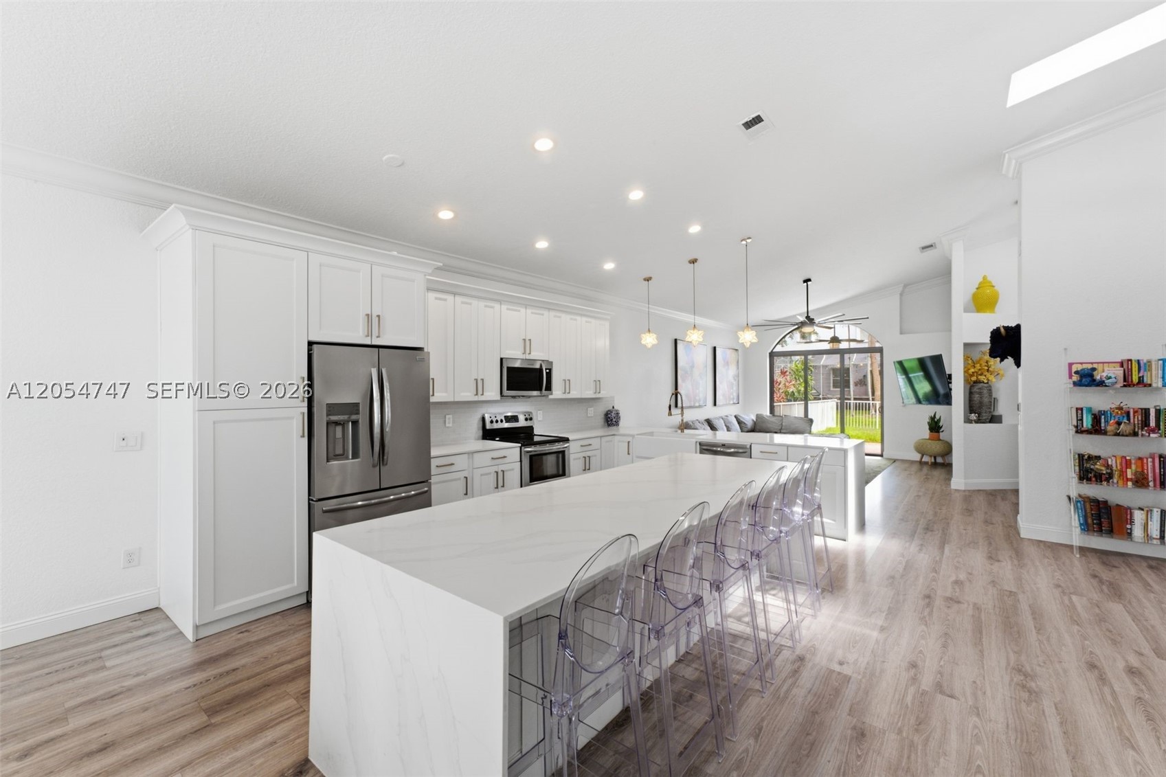 HOLLYWOOD LAKES COUNTRY C - Residential
