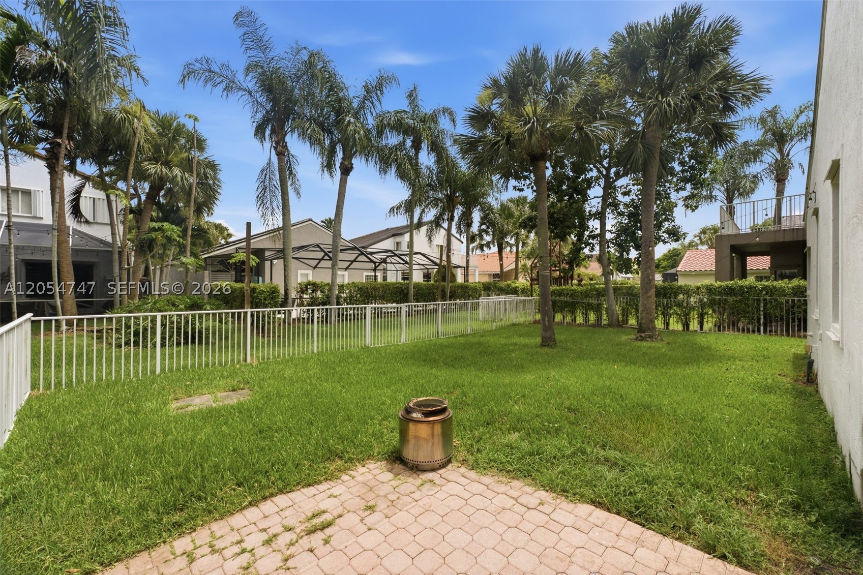 HOLLYWOOD LAKES COUNTRY C - Residential
