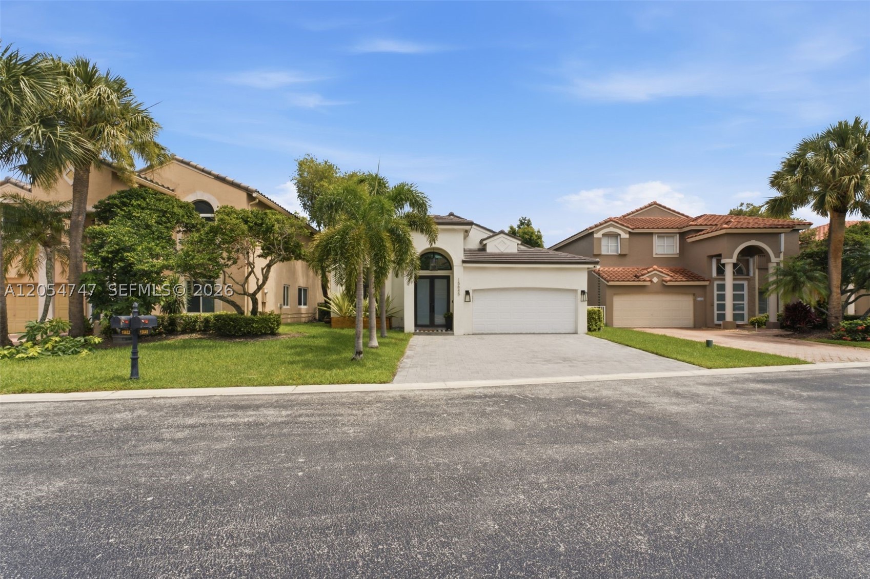 HOLLYWOOD LAKES COUNTRY C - Residential