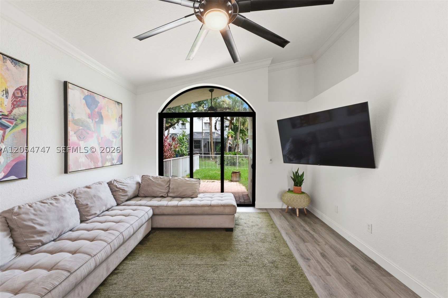 HOLLYWOOD LAKES COUNTRY C - Residential
