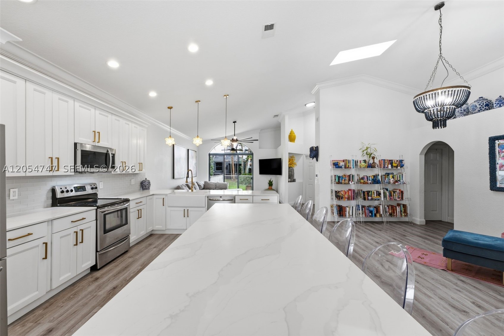 HOLLYWOOD LAKES COUNTRY C - Residential