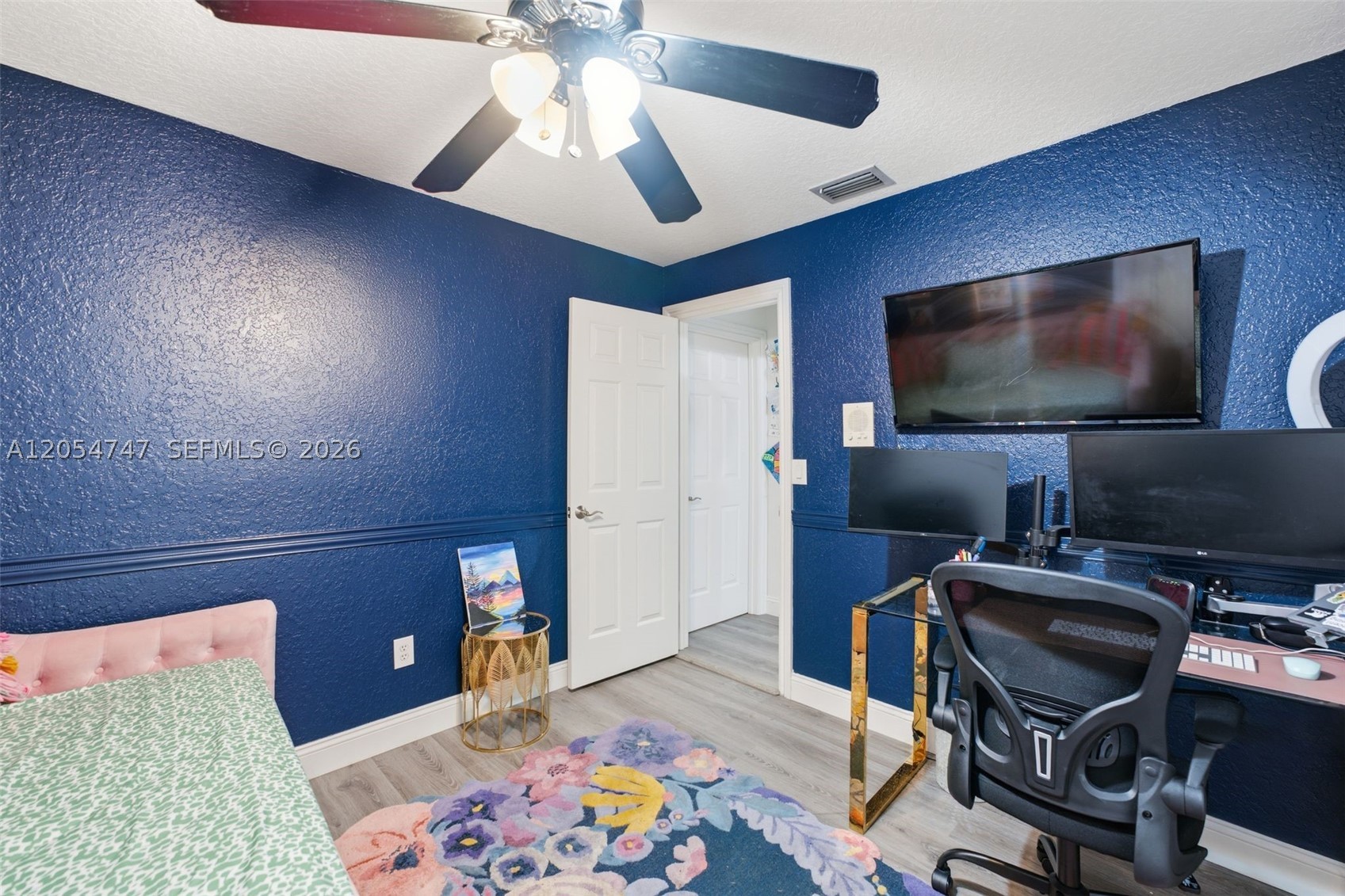 HOLLYWOOD LAKES COUNTRY C - Residential