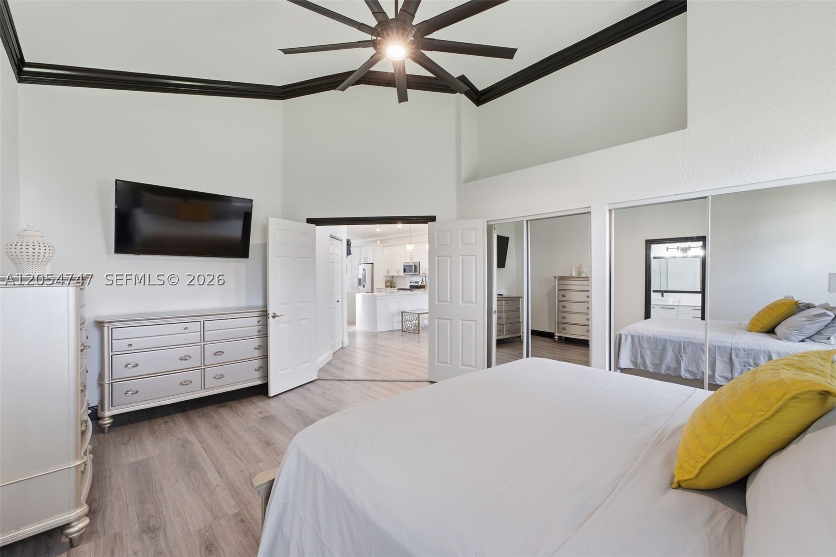 HOLLYWOOD LAKES COUNTRY C - Residential