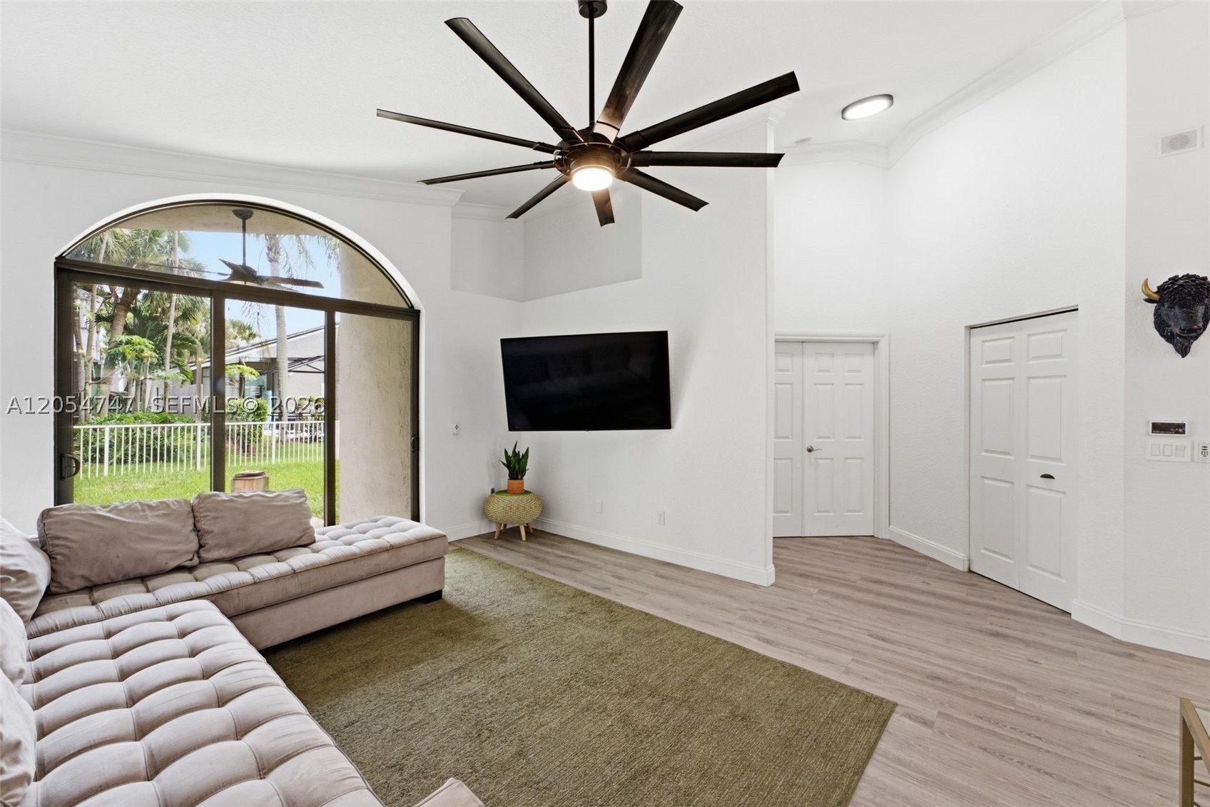 HOLLYWOOD LAKES COUNTRY C - Residential