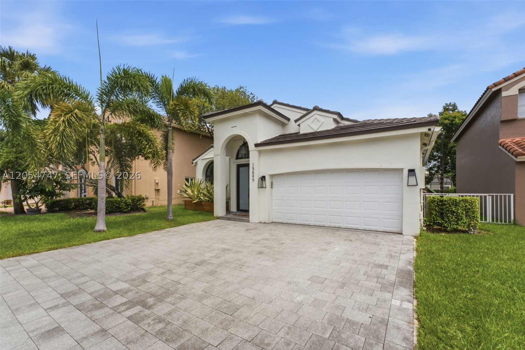 HOLLYWOOD LAKES COUNTRY C - Residential
