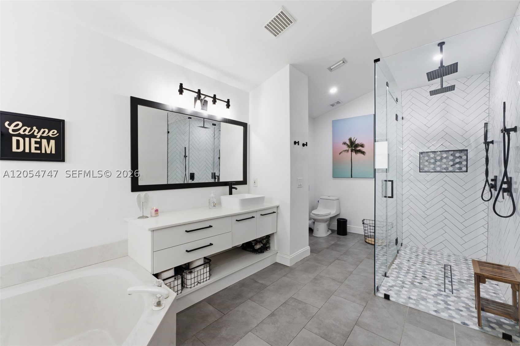 HOLLYWOOD LAKES COUNTRY C - Residential