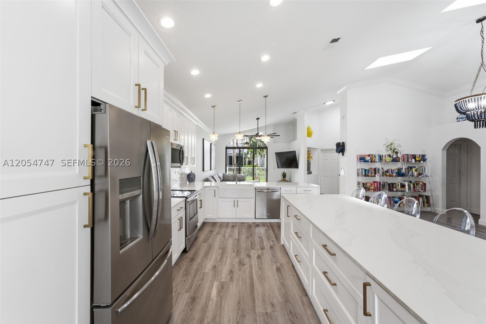 HOLLYWOOD LAKES COUNTRY C - Residential