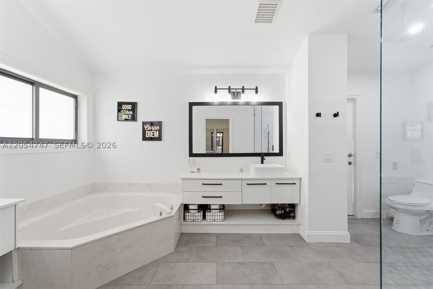 HOLLYWOOD LAKES COUNTRY C - Residential