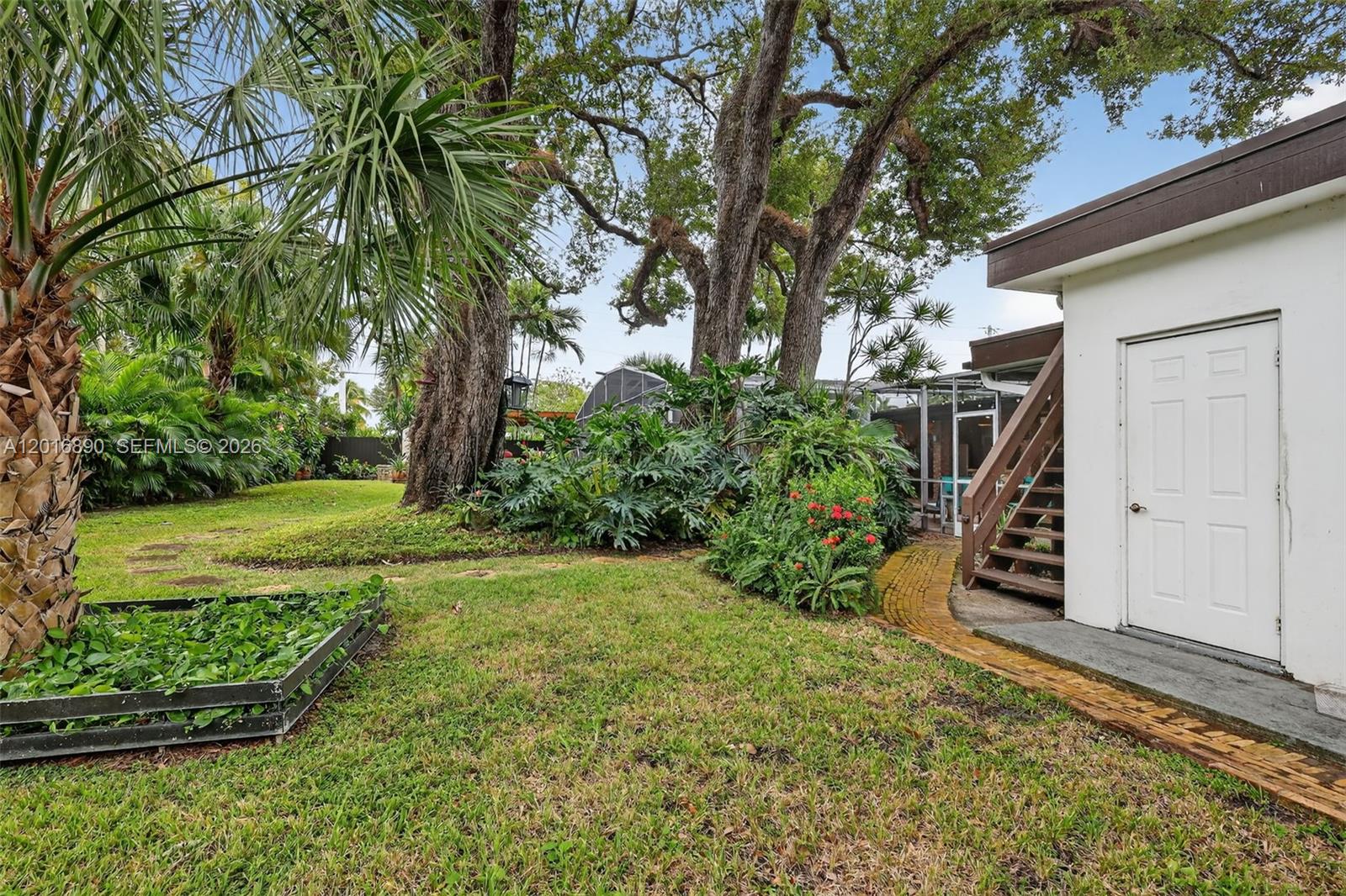 HIGHLAND OAKS - Residential