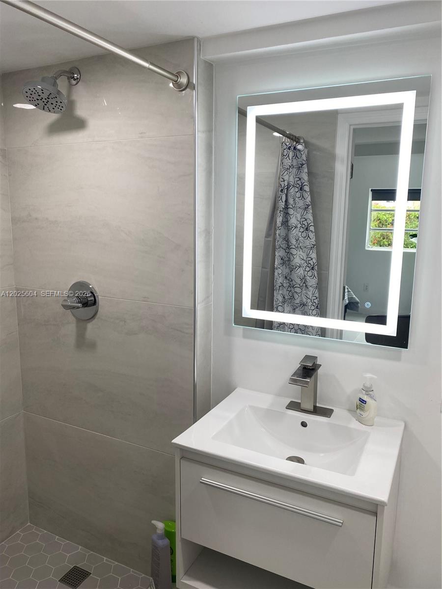PALM VIEW SUB - Residential Lease
