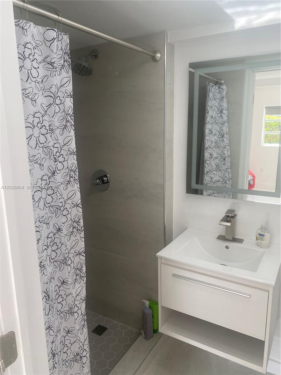 PALM VIEW SUB - Residential Lease