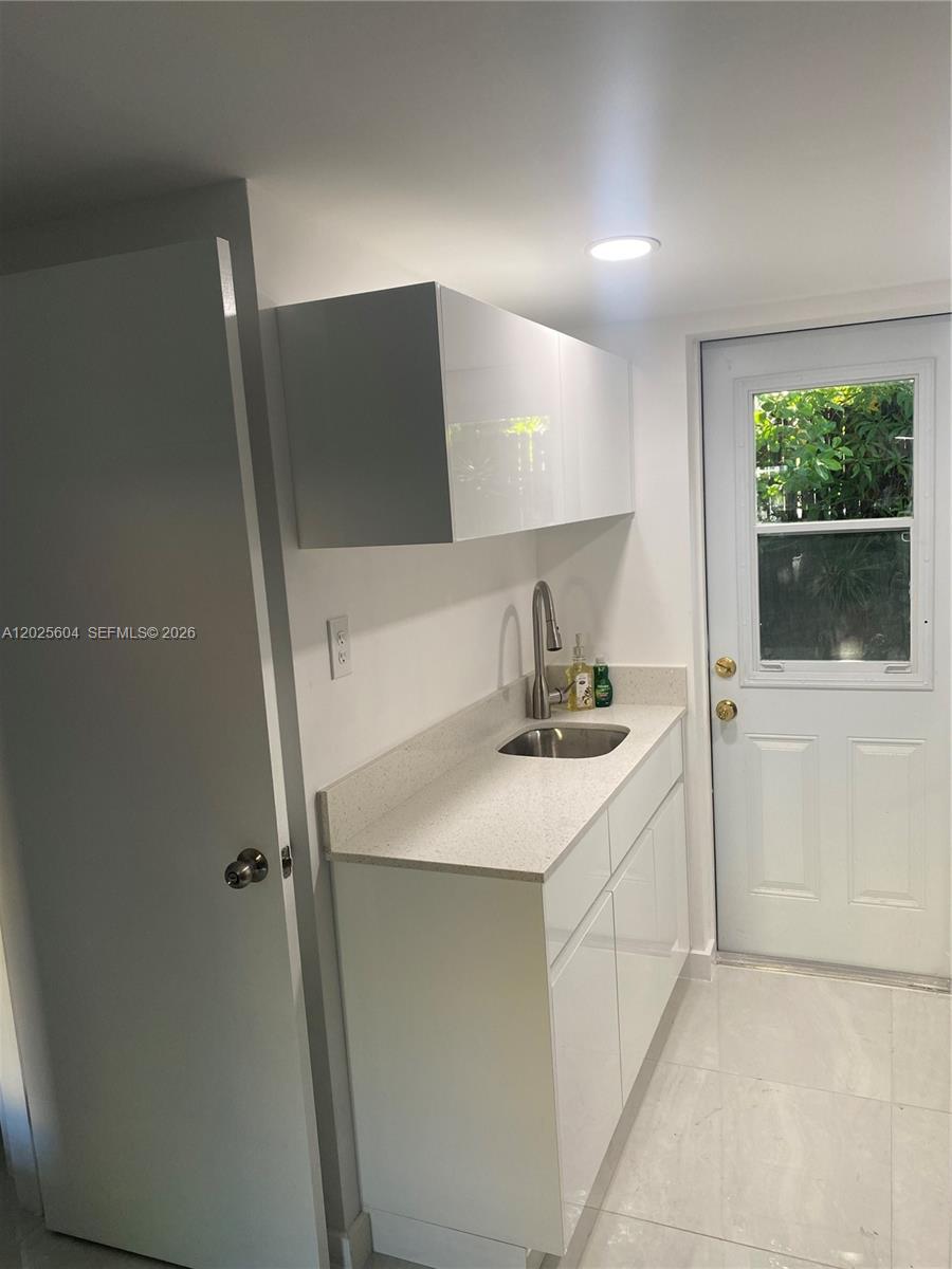 PALM VIEW SUB - Residential Lease