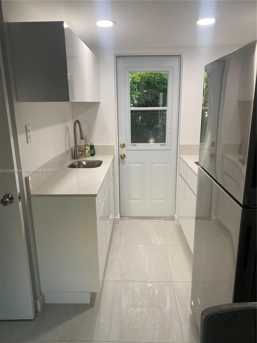 PALM VIEW SUB - Residential Lease