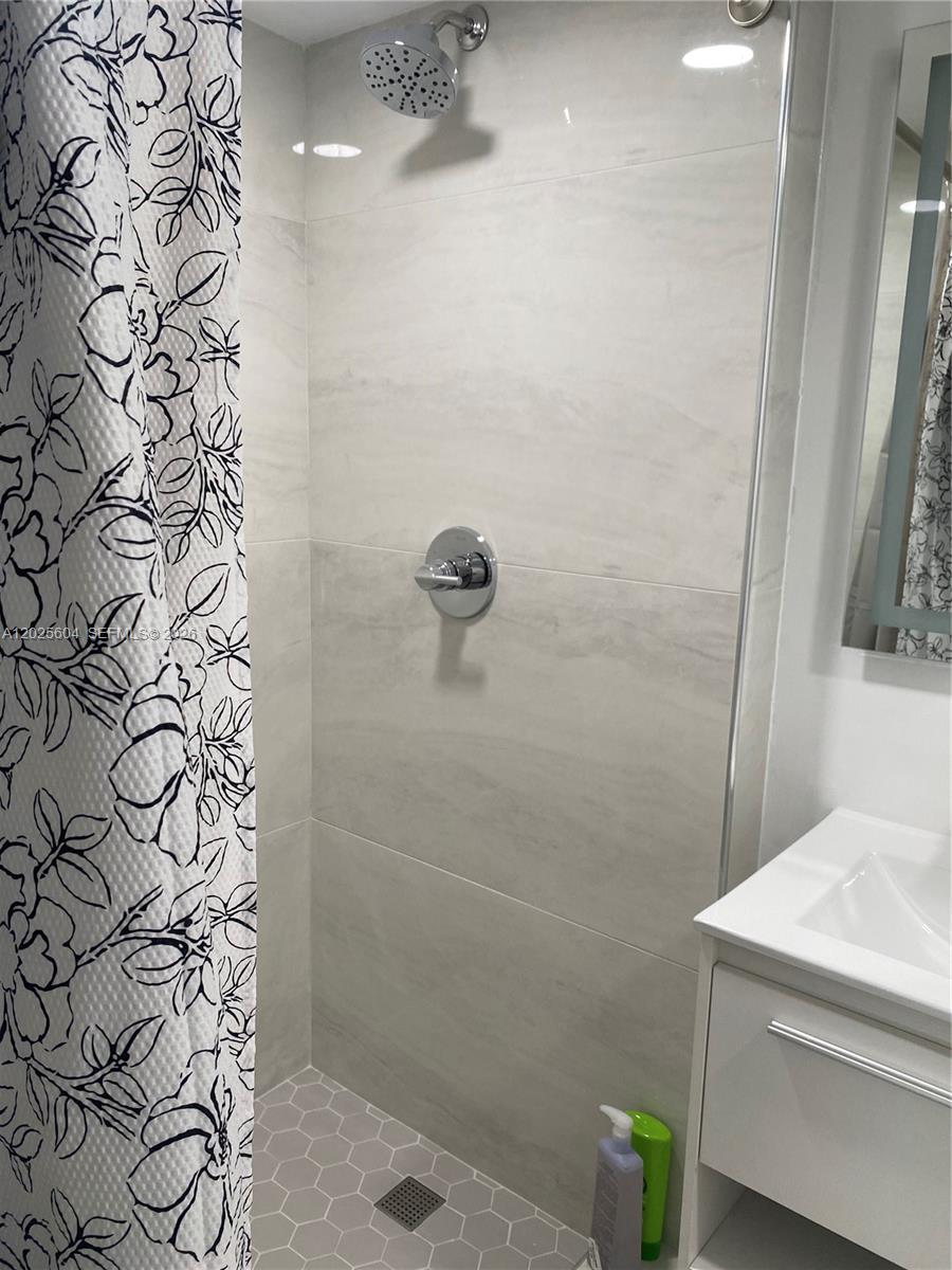 PALM VIEW SUB - Residential Lease