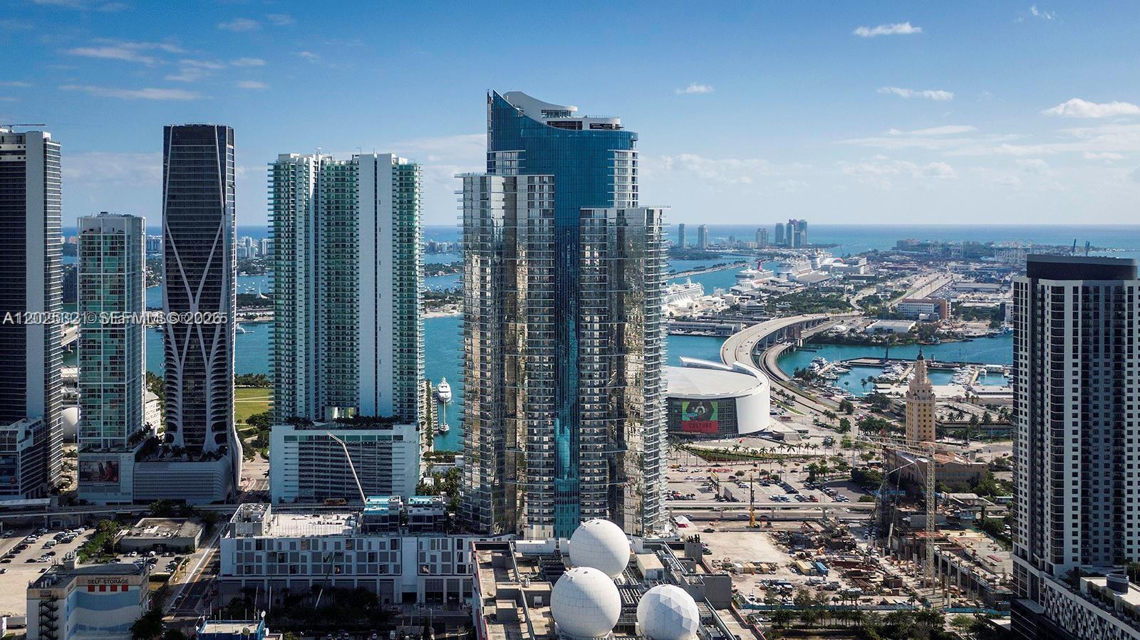 PARAMOUNT MIAMI WORLDCENT - Residential Lease