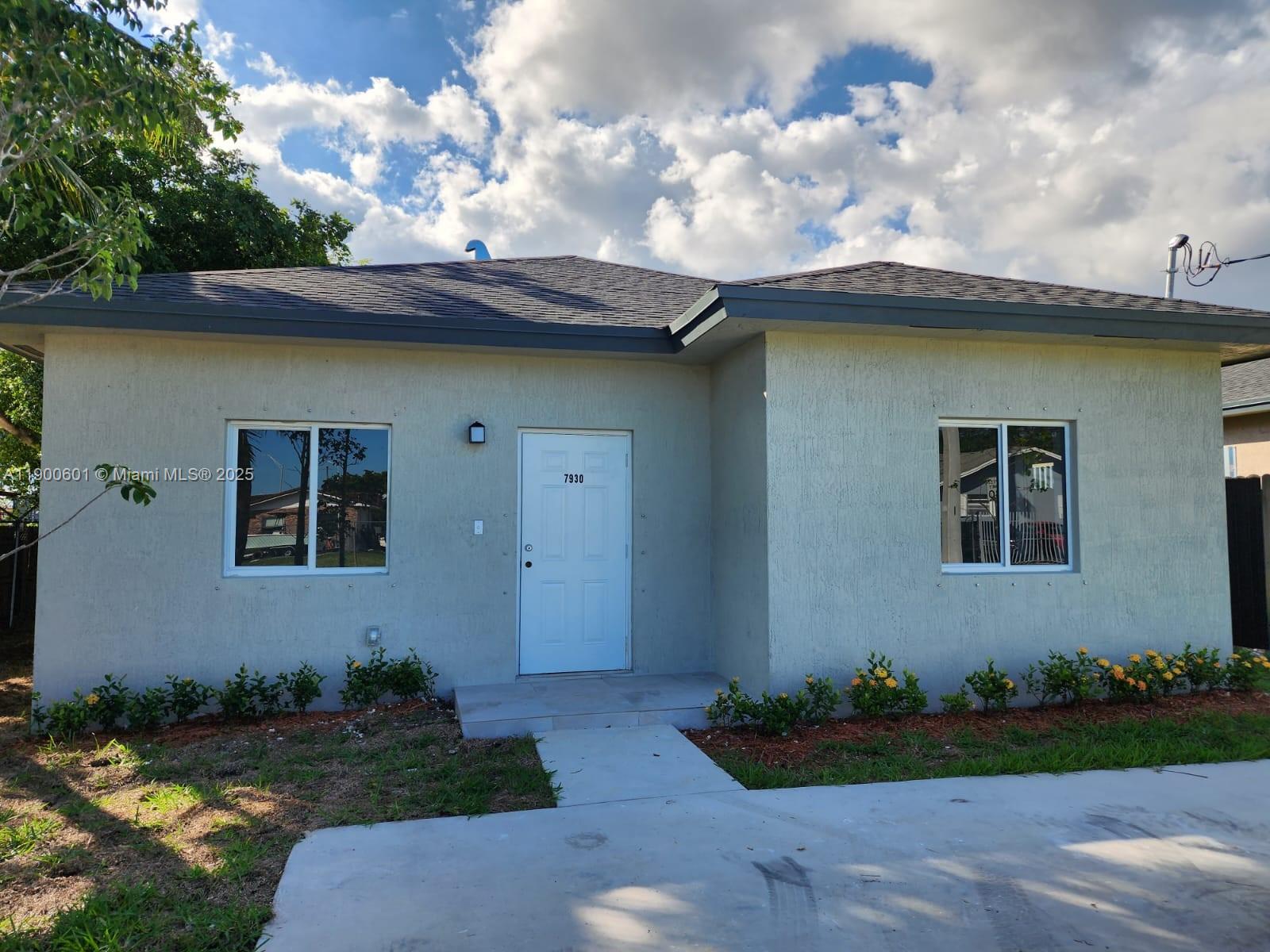 NEW CONSTRUCTION 3 BED 2 BATH HOME STARTING OCTOBER TO BE COMPLETED BY JANUARY 16, 2026. GREAT LOCATION. PERFECT STARTER HOME. NO HOA. ALL TILED. TOP OF THE LINE KITCHEN CABINETS AND APPLIANCES. WILL NOT LAST. CALL LA