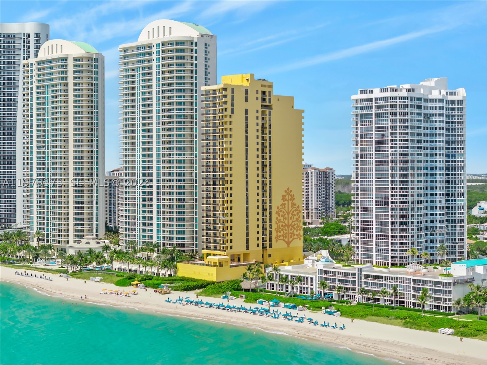 SAYAN CONDO - Residential