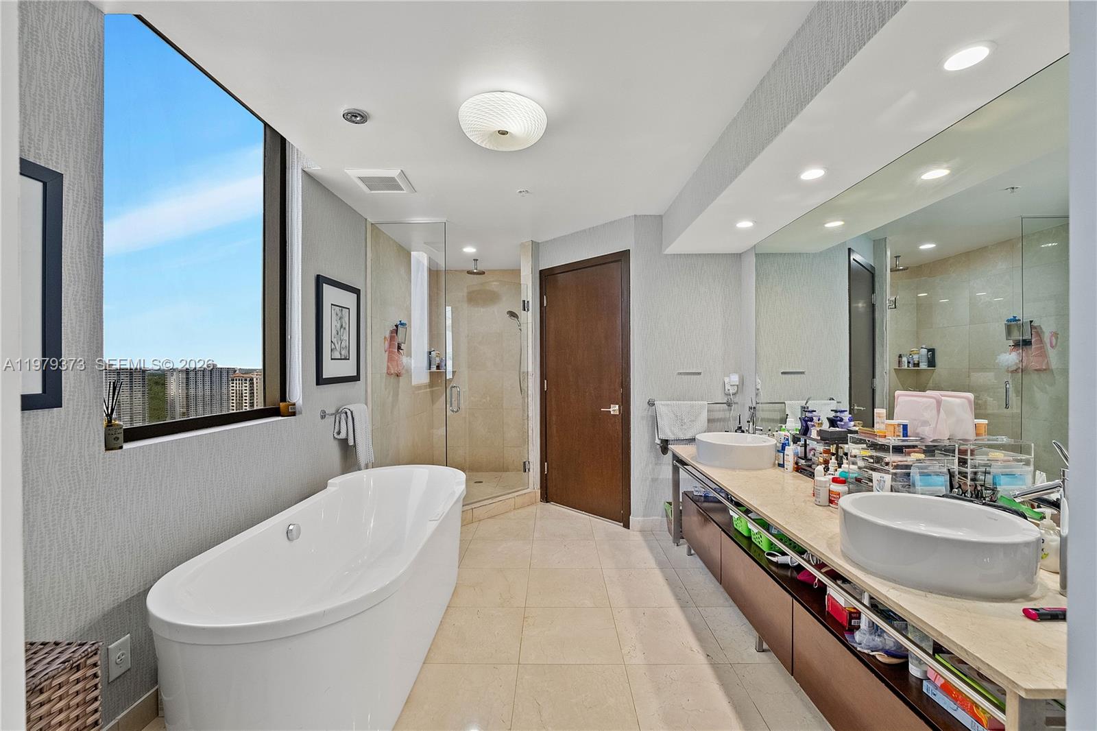 SAYAN CONDO - Residential