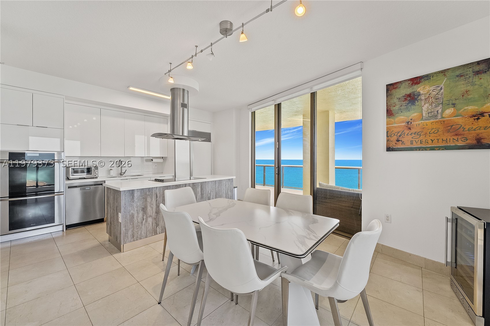 SAYAN CONDO - Residential