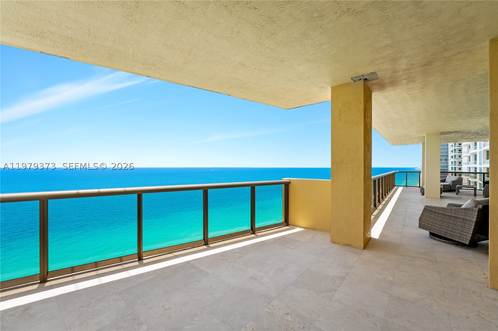 SAYAN CONDO - Residential