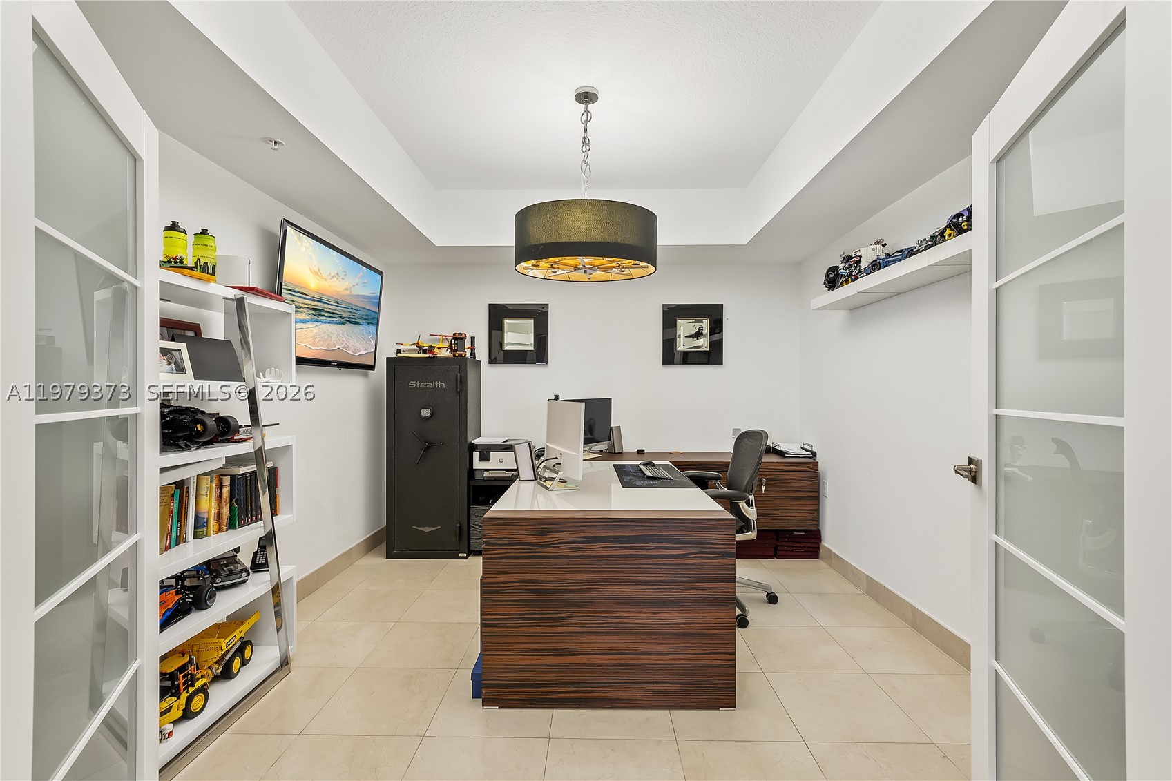 SAYAN CONDO - Residential