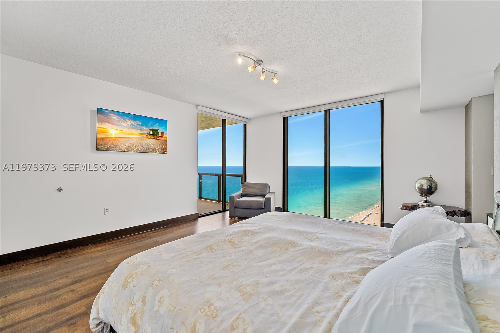 SAYAN CONDO - Residential
