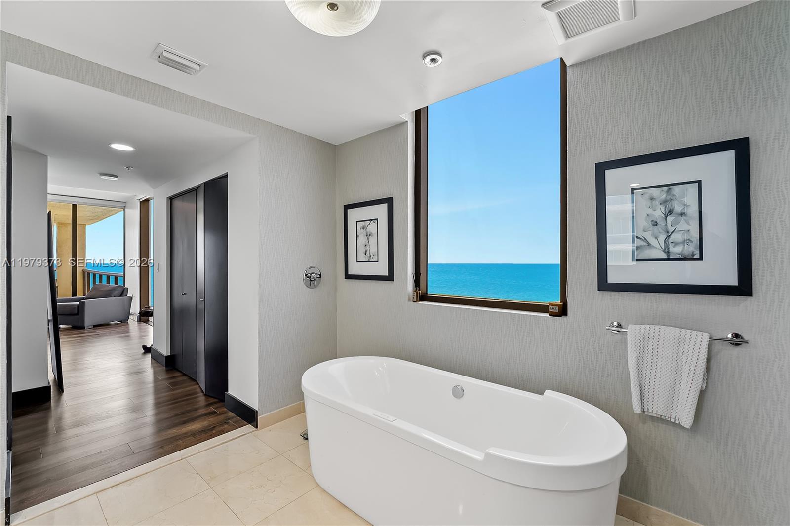 SAYAN CONDO - Residential