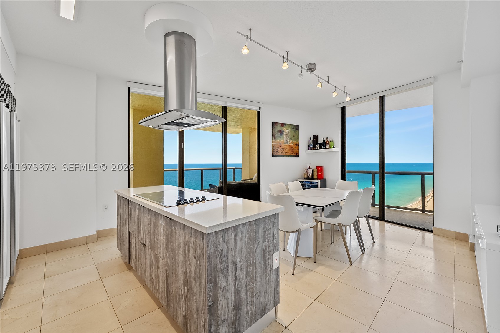 SAYAN CONDO - Residential