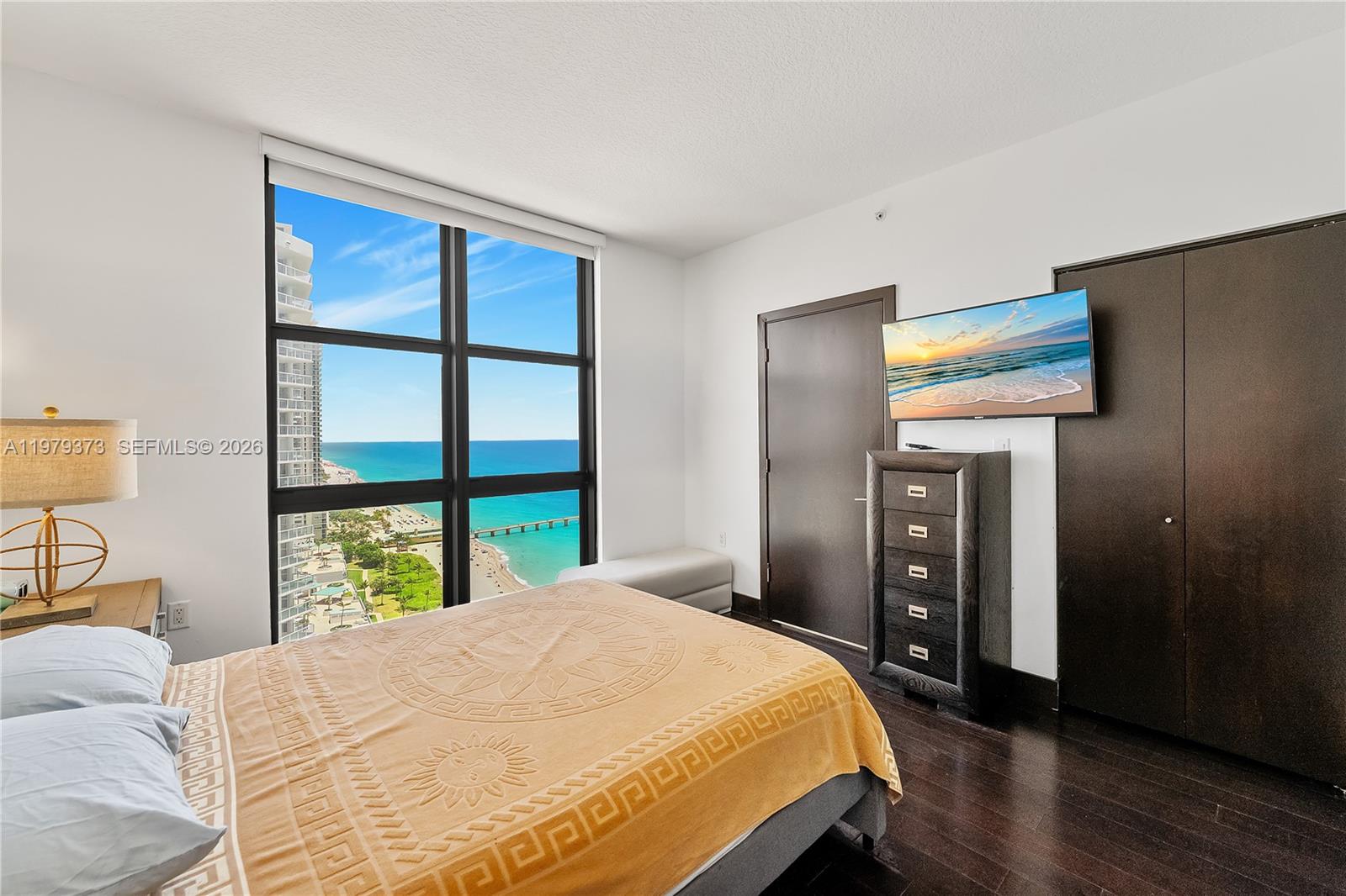 SAYAN CONDO - Residential