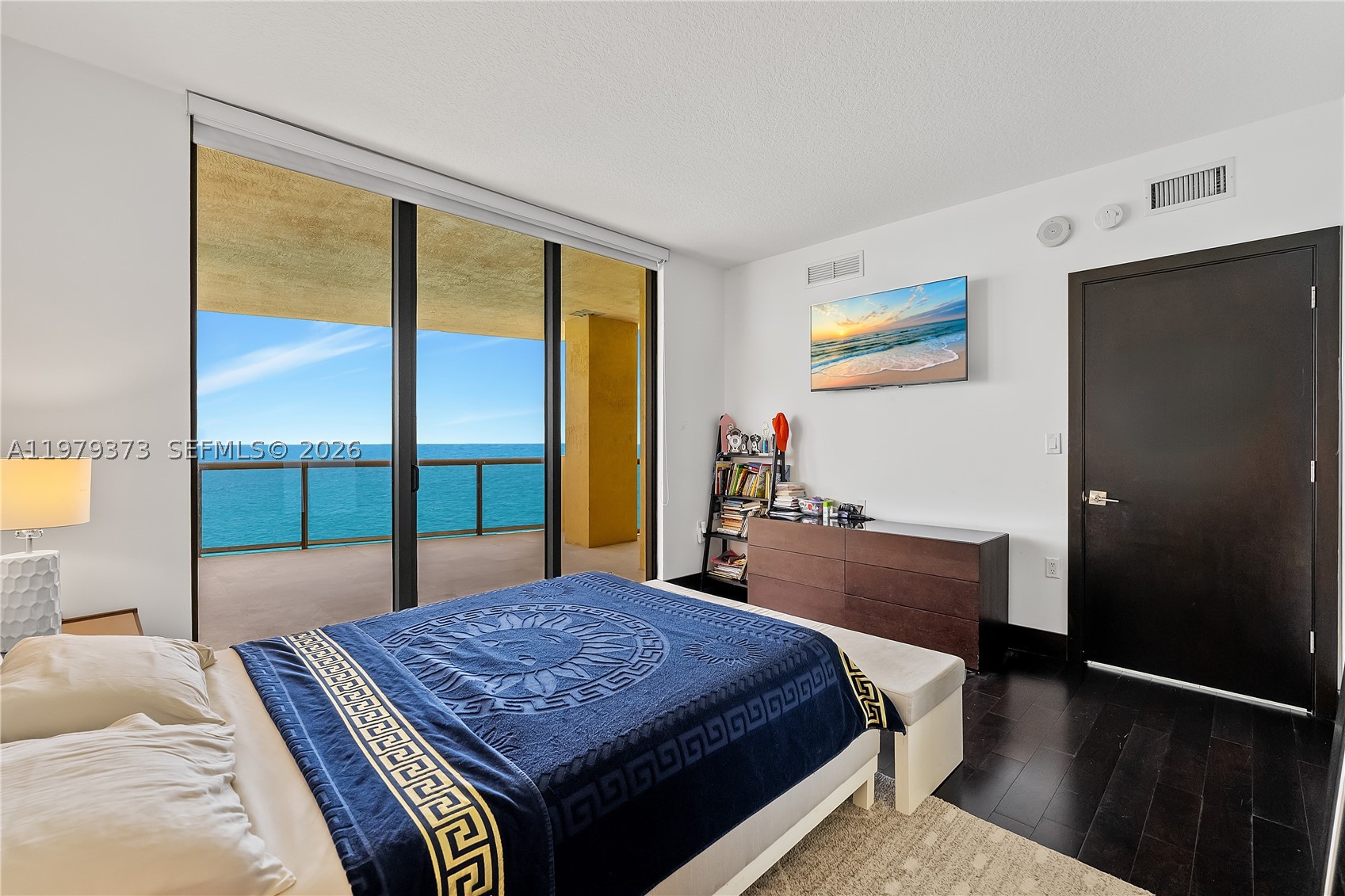SAYAN CONDO - Residential
