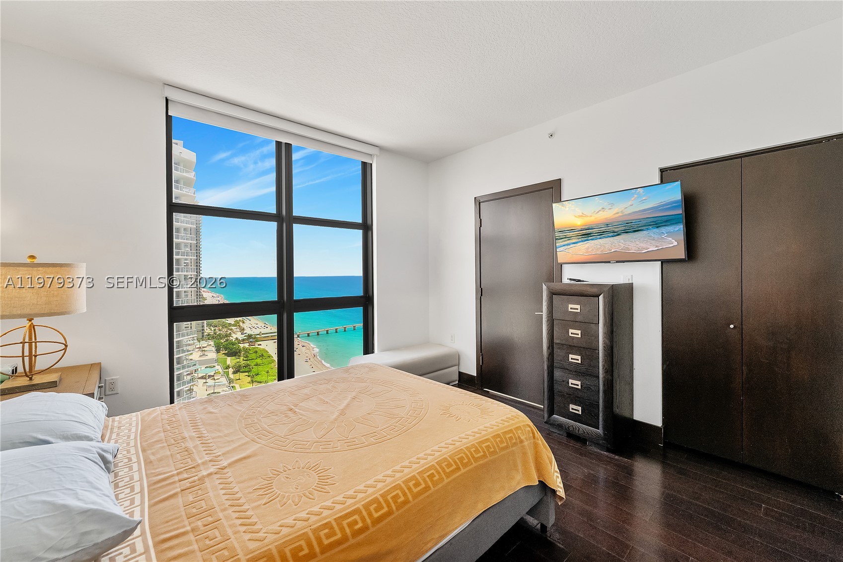 SAYAN CONDO - Residential