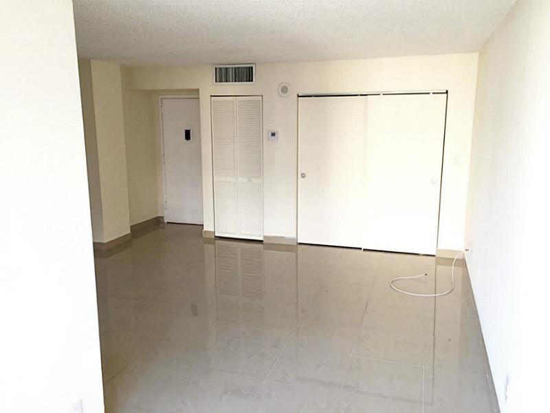 PLAZA OF AMERICAS CONDO P - Residential Lease