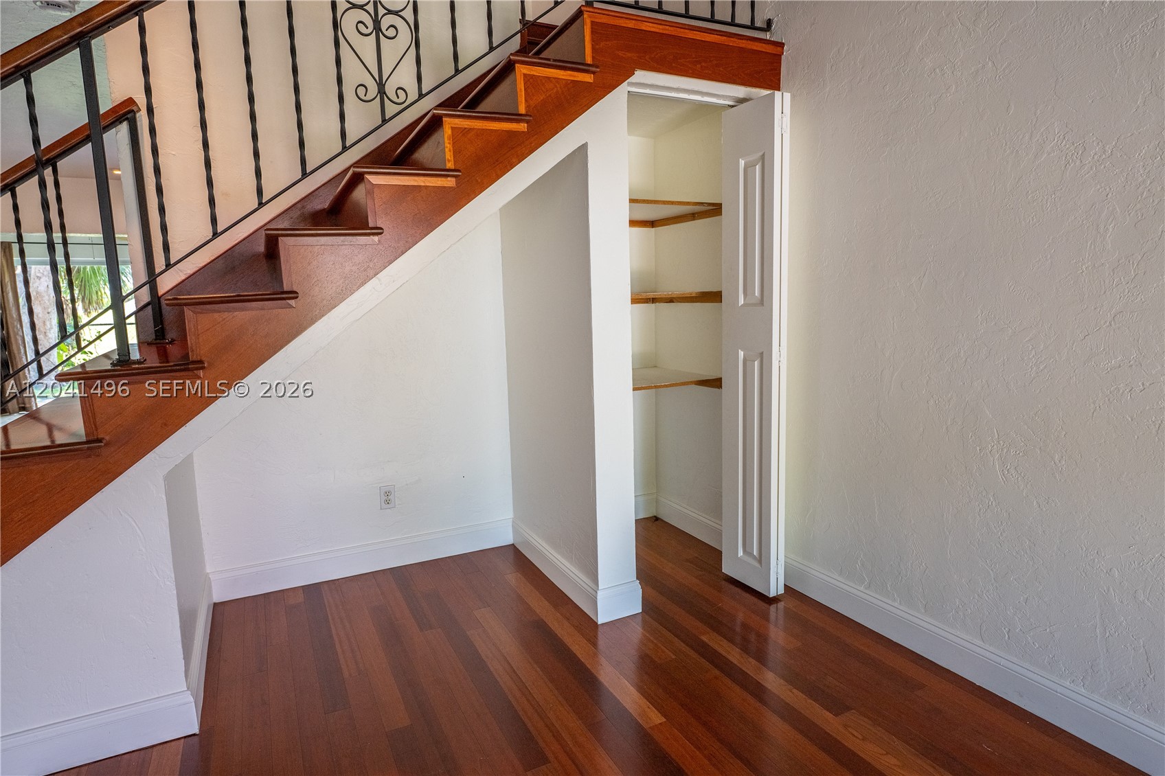 SANDPIPER POINT - Residential