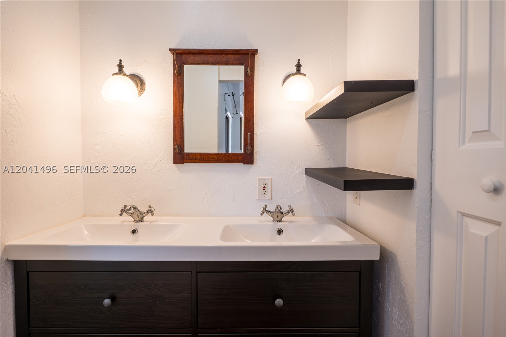 SANDPIPER POINT - Residential