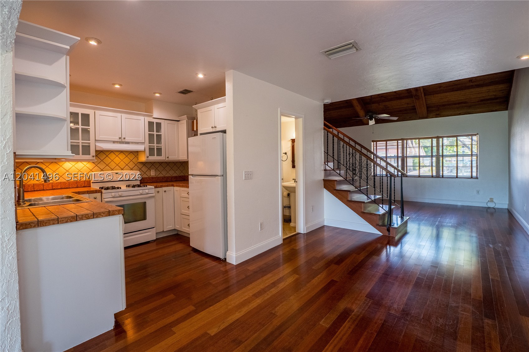 SANDPIPER POINT - Residential