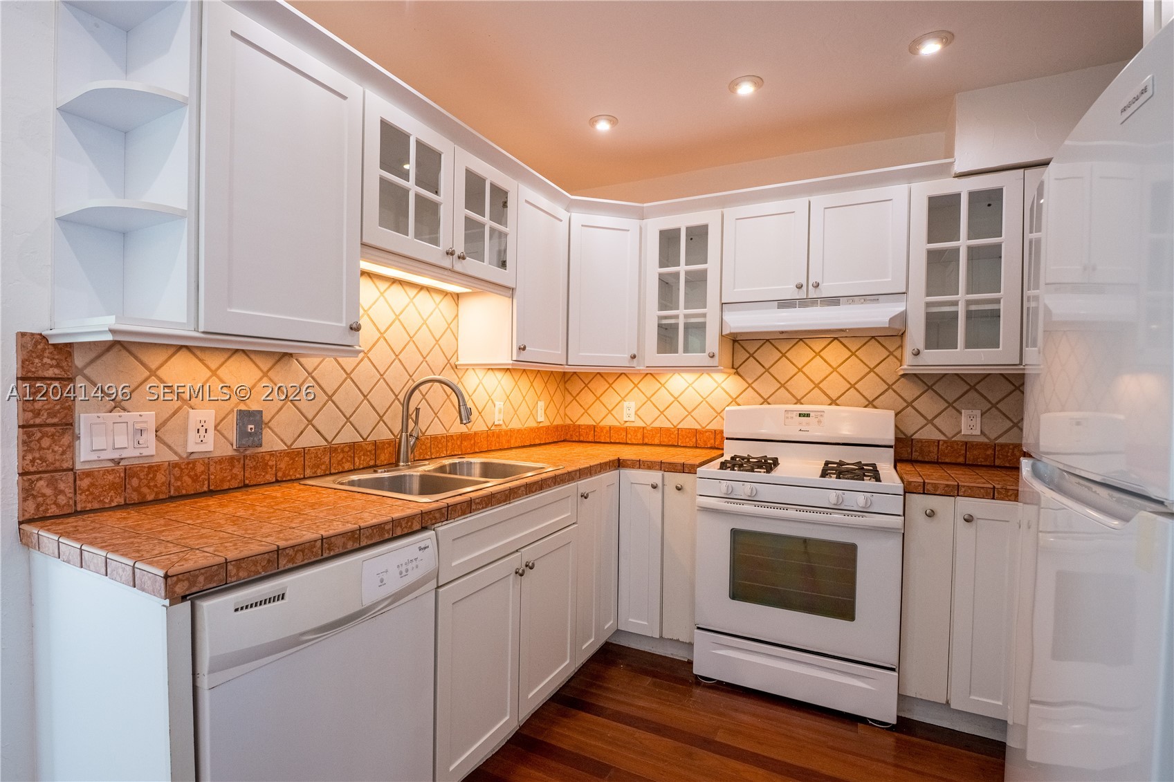 SANDPIPER POINT - Residential