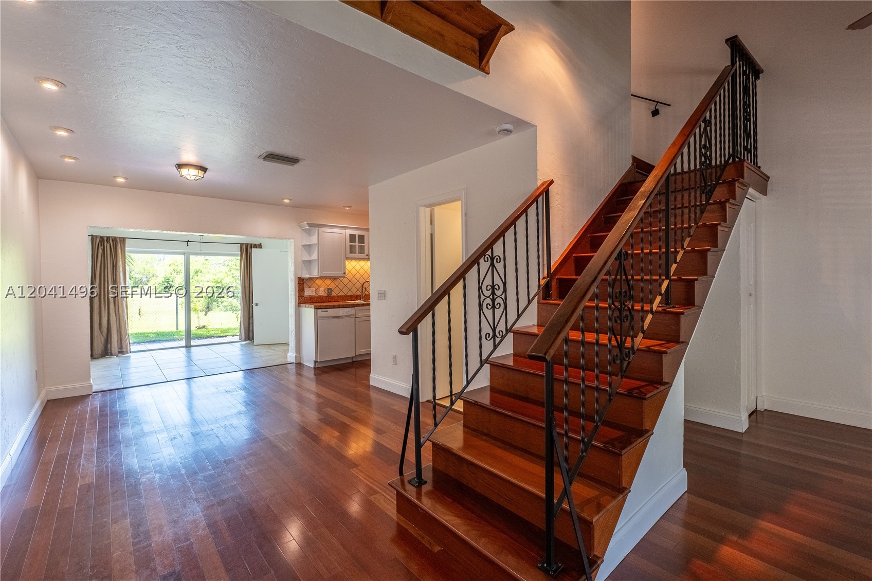 SANDPIPER POINT - Residential