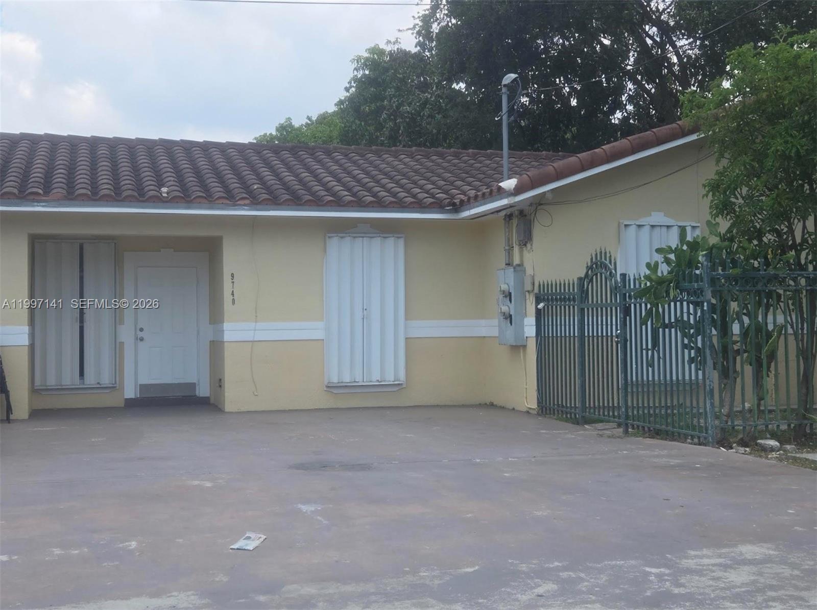 Excellent investment opportunity in Miami! Well-maintained duplex featuring two spacious units: one 3-bedroom, 1-bathroom and one 3-bedroom, 2-bathroom. Both units are upgraded and include in-unit washer and dryer for added convenience.

Property features separate water and electric meters, 

Centrally located near Miami Shores, Barry University, major highways, shopping, and dining. Perfect for investors or owner-occupants seeking strong rental income in a high-demand area. Move-in ready with excellent income potential.