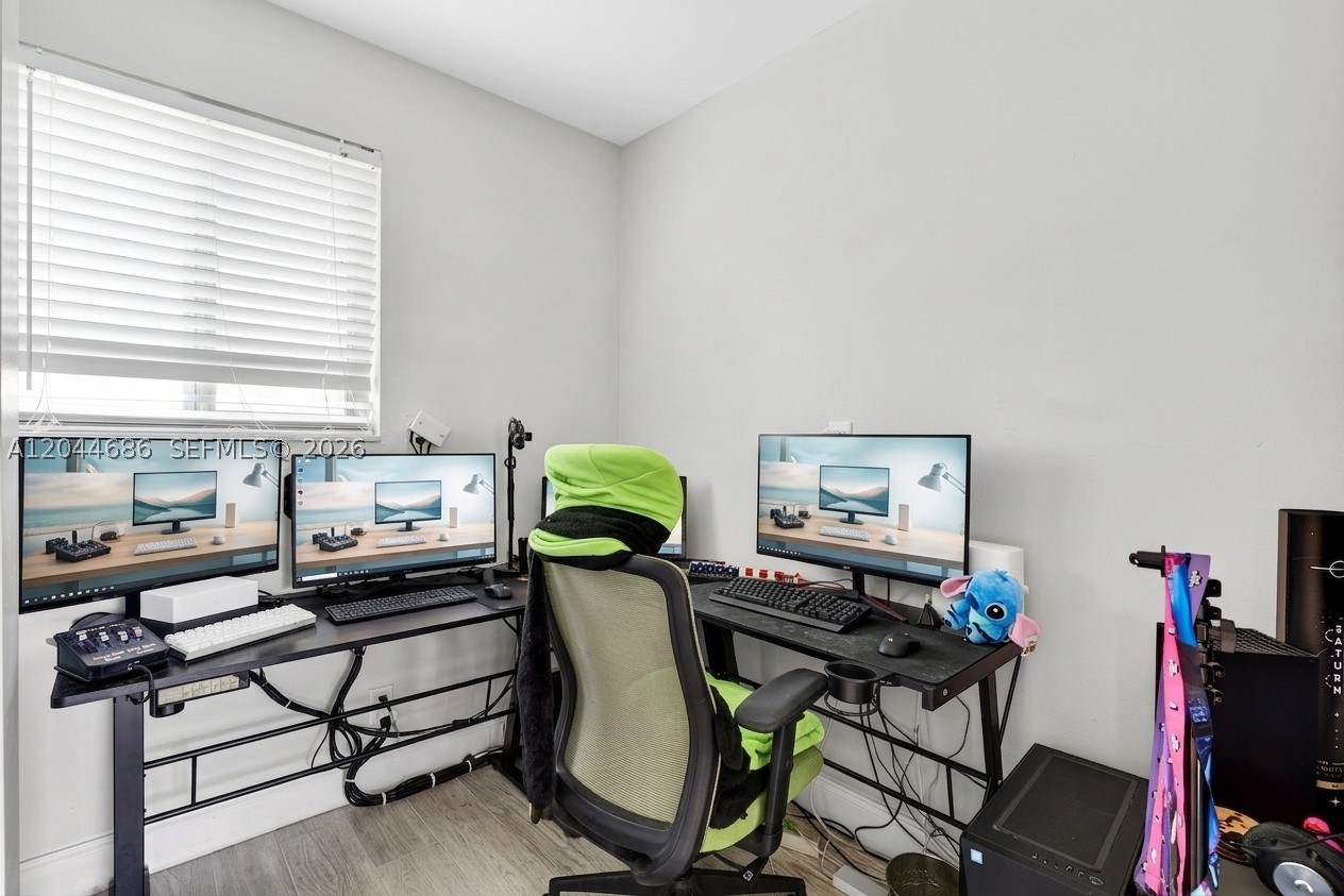 HOLLYWOOD HEIGHTS ADD SEC - Residential