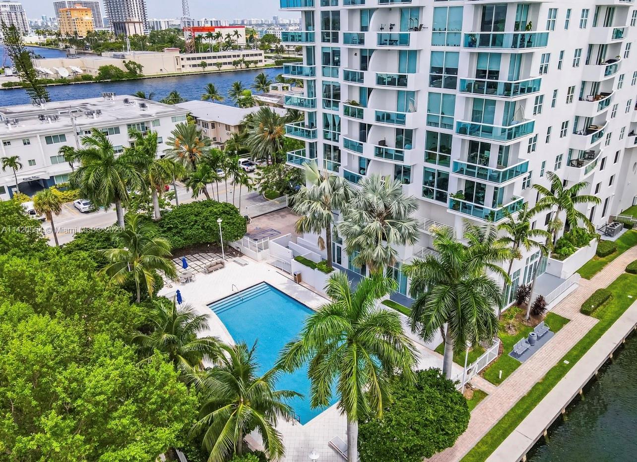 360 CONDO C - Residential