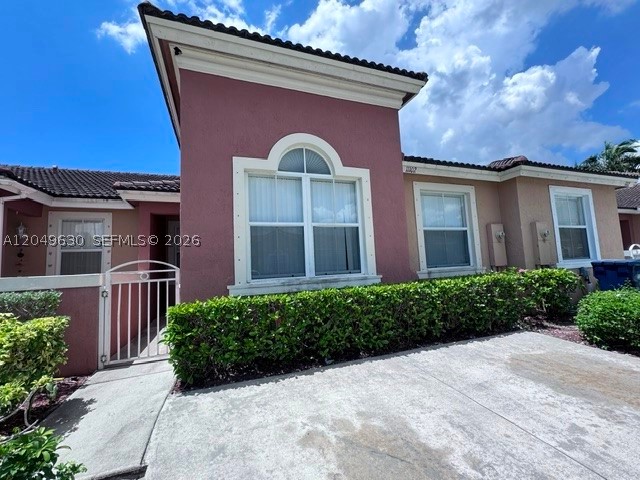 Single story townhouse 3 beds / 2 baths available in the excellent community of Spicewood.