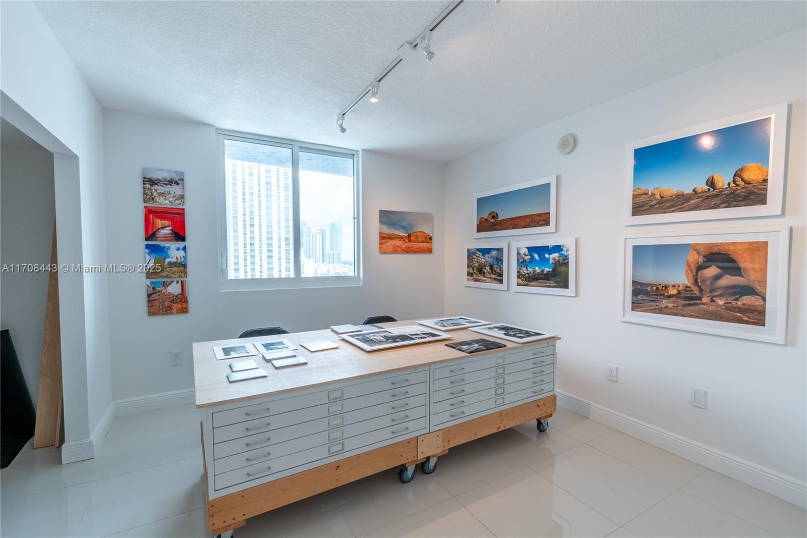 1800 BISCAYNE PLAZA CONDO - Residential