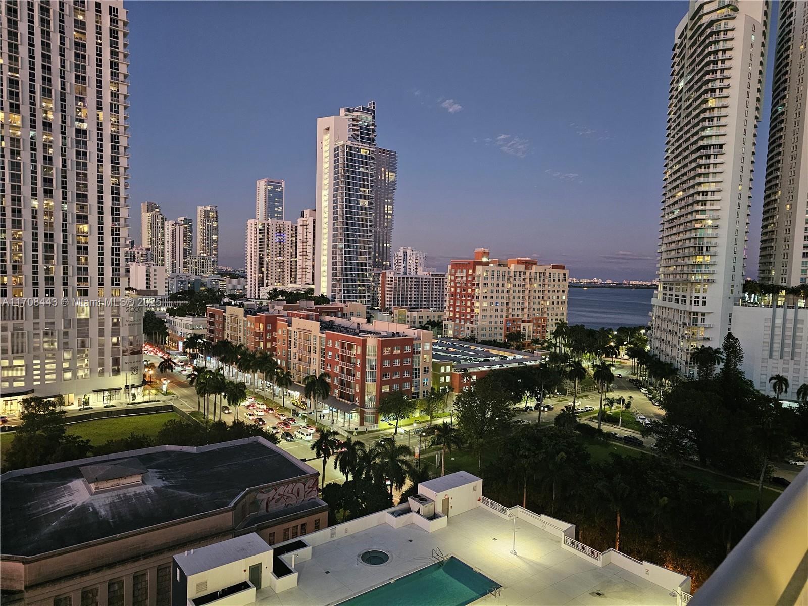 1800 BISCAYNE PLAZA CONDO - Residential