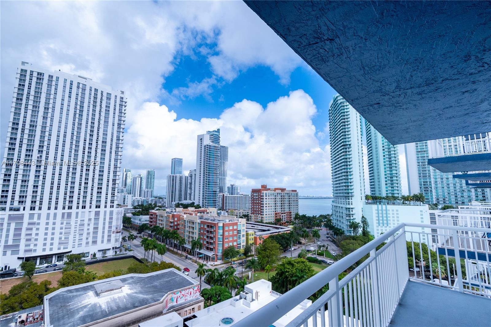 1800 BISCAYNE PLAZA CONDO - Residential