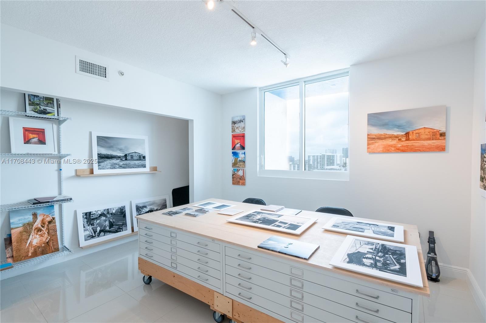 1800 BISCAYNE PLAZA CONDO - Residential