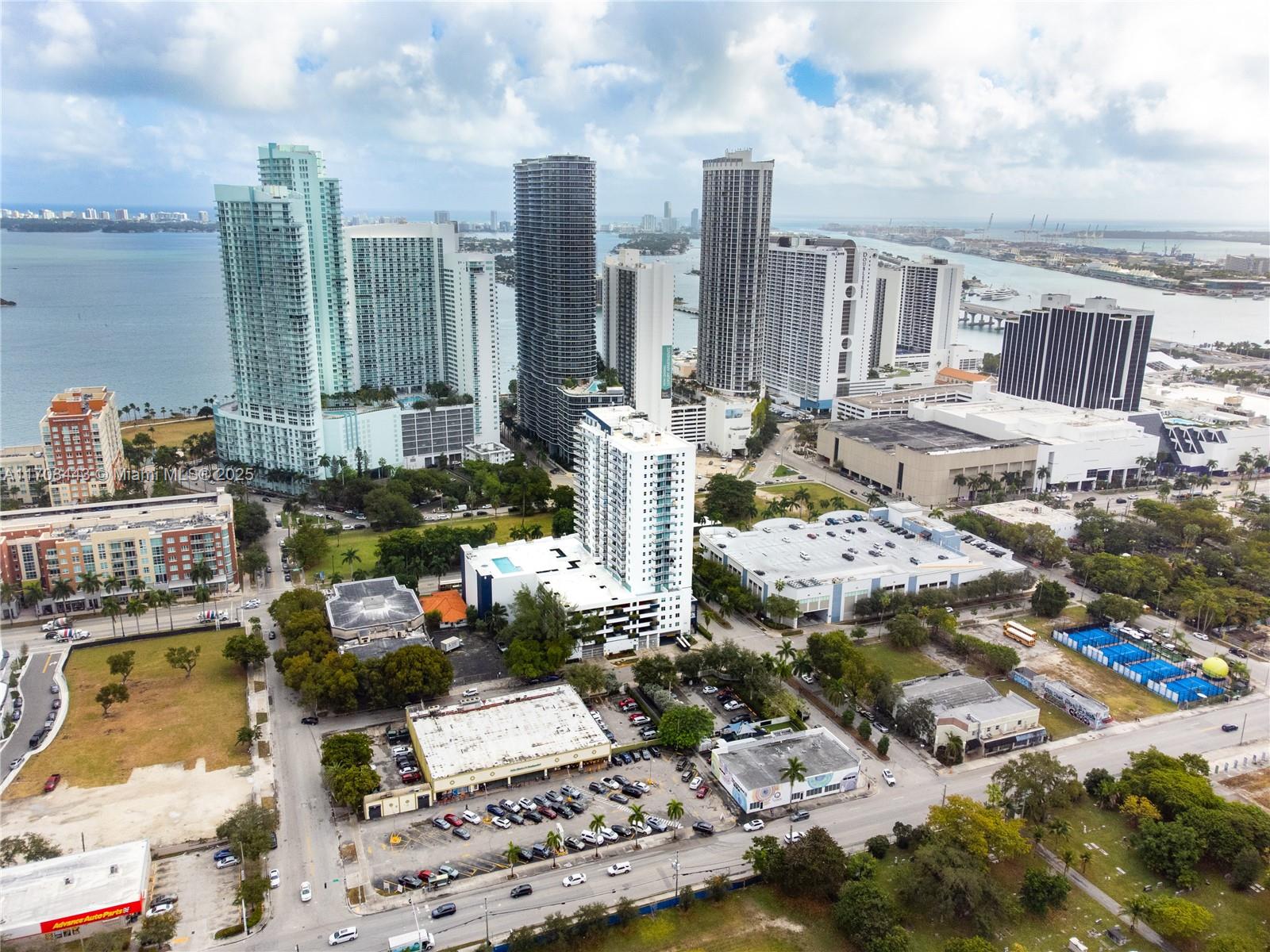 1800 BISCAYNE PLAZA CONDO - Residential