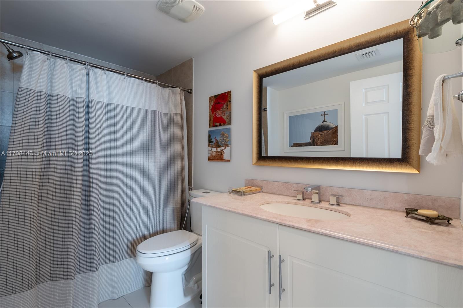 1800 BISCAYNE PLAZA CONDO - Residential