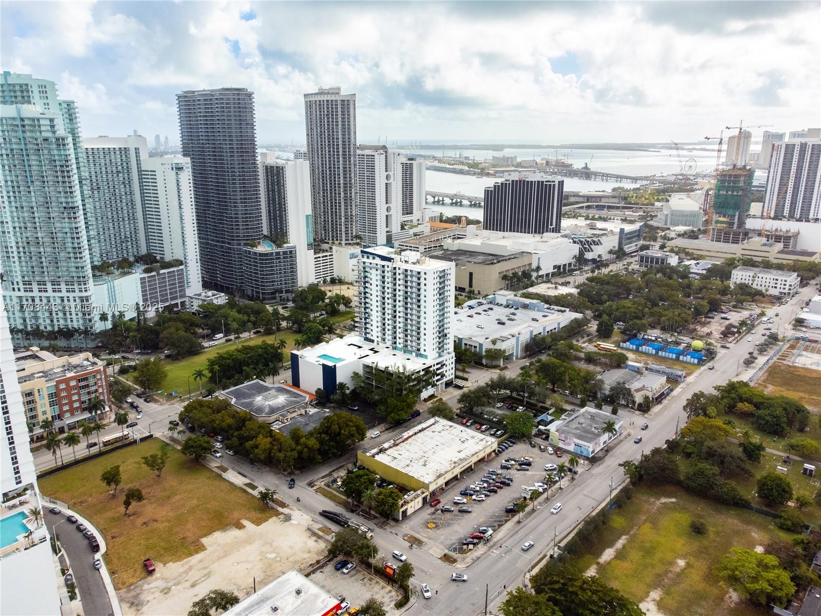 1800 BISCAYNE PLAZA CONDO - Residential