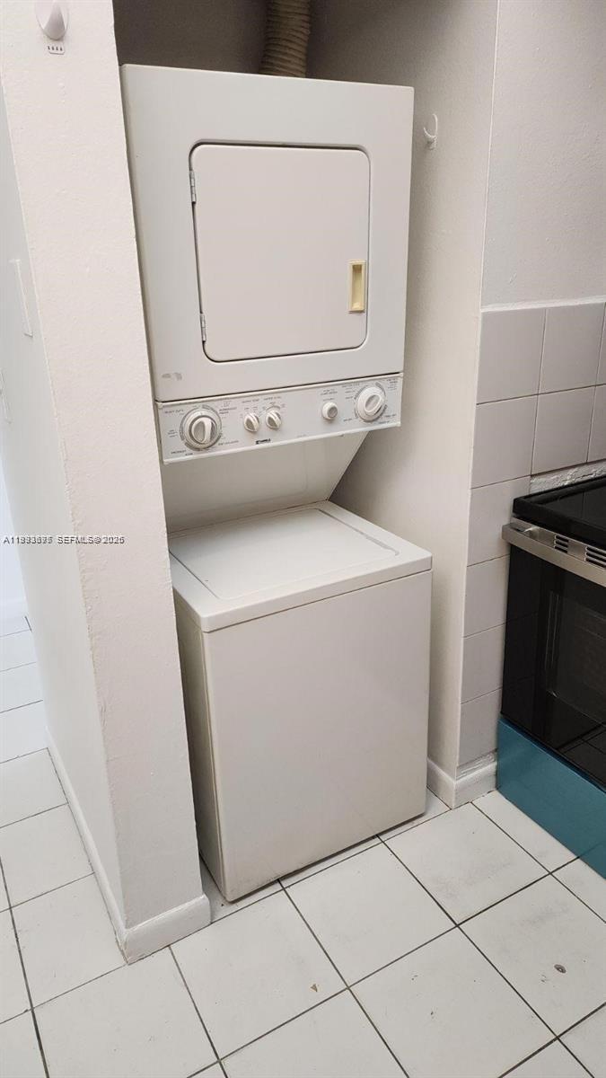 SAMARI LAKE EAST CONDO - Residential